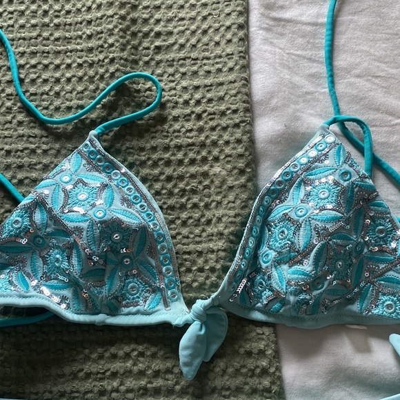 Turquoise Victorias Secret Bikini - Picture 2 of 3